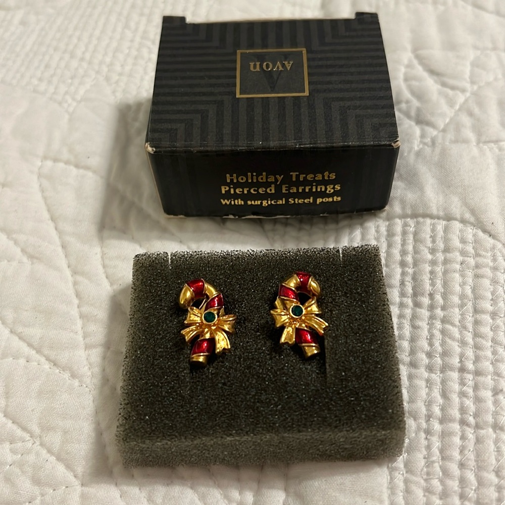 Vintage Avon Holiday Treats Pierced Earrings